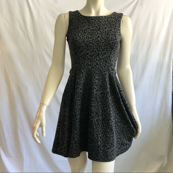 QED London fit and flare leopard print knit dress size small comfy and stretch - Picture 5 of 16